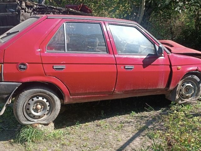 Красный Шкода Фаворит, объемом двигателя 0 л и пробегом 350 тыс. км за 200 $, фото 1 на Automoto.ua