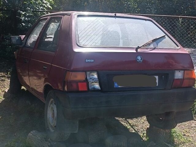 Красный Шкода Фаворит, объемом двигателя 0 л и пробегом 350 тыс. км за 200 $, фото 2 на Automoto.ua
