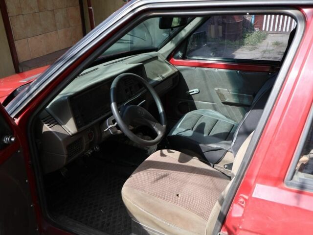 Красный Шкода Фаворит, объемом двигателя 1.3 л и пробегом 180 тыс. км за 600 $, фото 1 на Automoto.ua