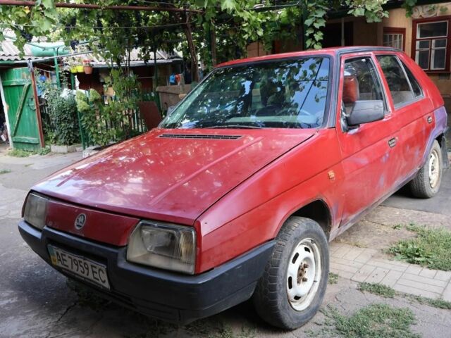 Красный Шкода Фаворит, объемом двигателя 1.3 л и пробегом 180 тыс. км за 600 $, фото 6 на Automoto.ua