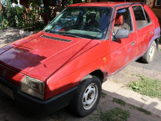 Красный Шкода Фаворит, объемом двигателя 1.3 л и пробегом 180 тыс. км за 600 $, фото 3 на Automoto.ua