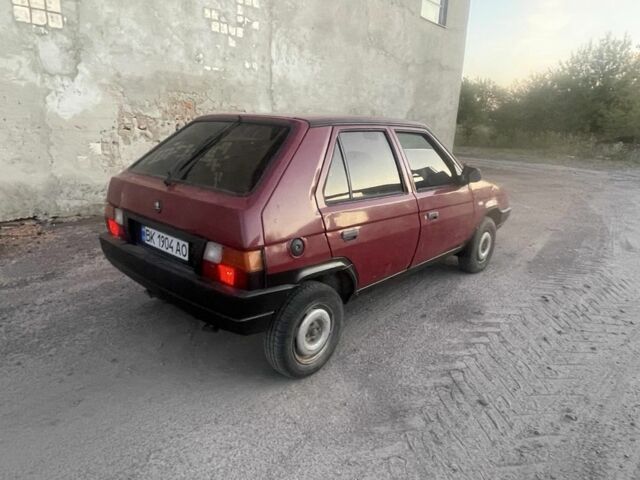 Красный Шкода Фаворит, объемом двигателя 1.3 л и пробегом 380 тыс. км за 300 $, фото 3 на Automoto.ua