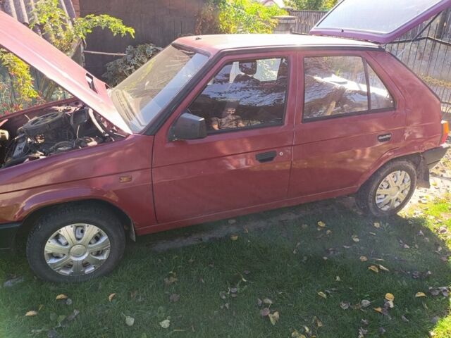 Красный Шкода Фаворит, объемом двигателя 1.3 л и пробегом 223 тыс. км за 1000 $, фото 2 на Automoto.ua