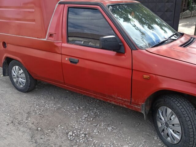 Красный Шкода Фаворит, объемом двигателя 1.3 л и пробегом 200 тыс. км за 1200 $, фото 2 на Automoto.ua