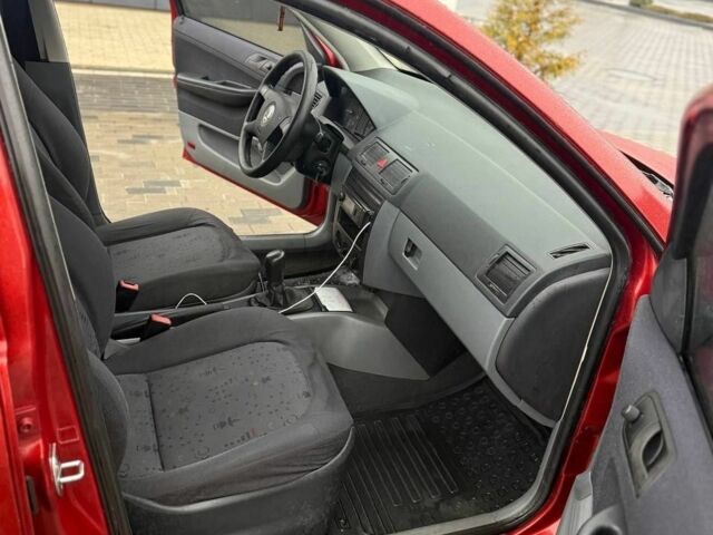 Червоний Шкода Фаворит, об'ємом двигуна 1.4 л та пробігом 320 тис. км за 2800 $, фото 4 на Automoto.ua