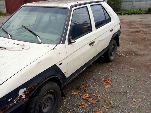 Шкода Фаворит, объемом двигателя 1.3 л и пробегом 123 тыс. км за 350 $, фото 1 на Automoto.ua