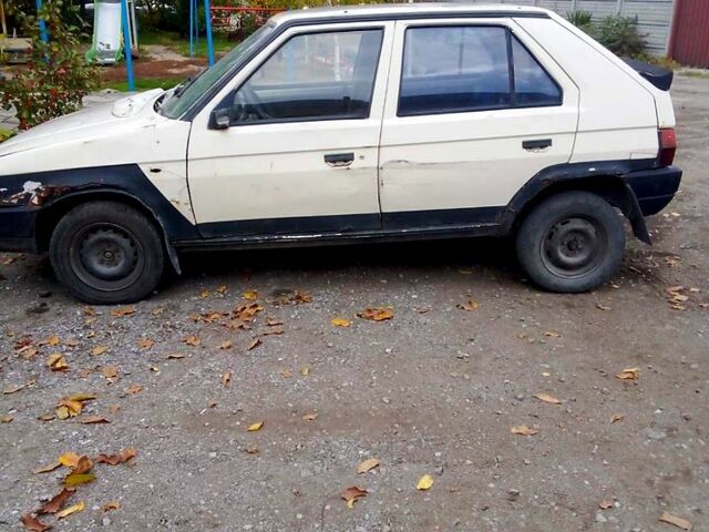 Шкода Фаворит, объемом двигателя 1.3 л и пробегом 123 тыс. км за 350 $, фото 2 на Automoto.ua