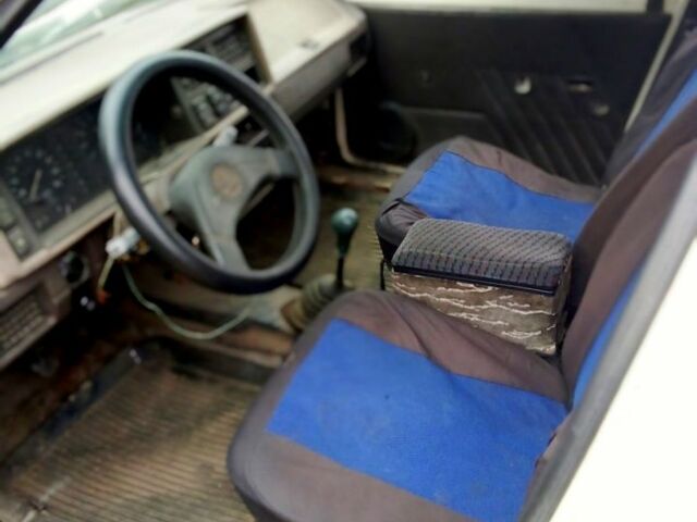 Шкода Фаворит, объемом двигателя 1.3 л и пробегом 123 тыс. км за 350 $, фото 5 на Automoto.ua