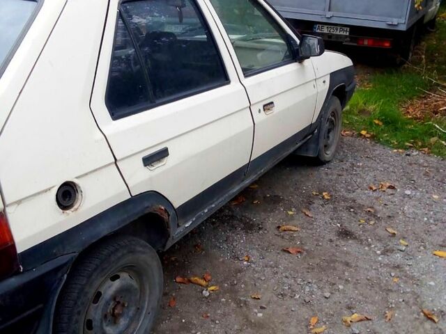 Шкода Фаворит, объемом двигателя 1.3 л и пробегом 123 тыс. км за 350 $, фото 4 на Automoto.ua