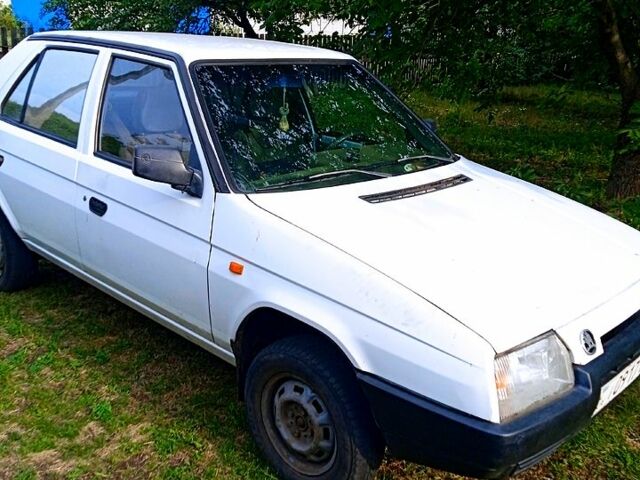 Шкода Фаворит, объемом двигателя 1.3 л и пробегом 100 тыс. км за 500 $, фото 2 на Automoto.ua