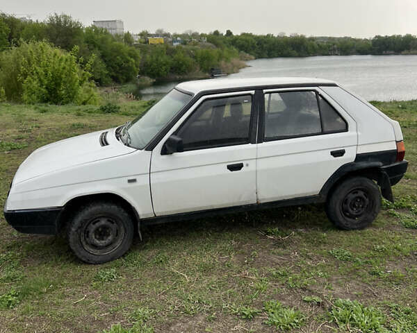 Шкода Фаворит, объемом двигателя 1.3 л и пробегом 300 тыс. км за 800 $, фото 1 на Automoto.ua