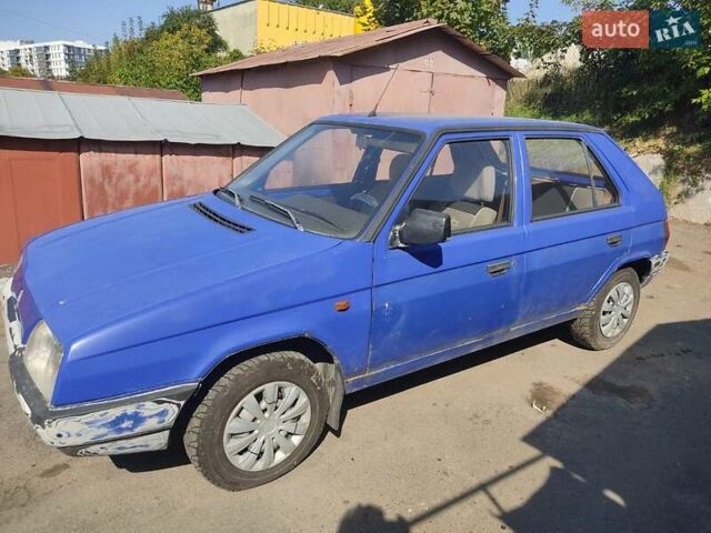 Синий Шкода Фаворит, объемом двигателя 1.3 л и пробегом 200 тыс. км за 300 $, фото 1 на Automoto.ua