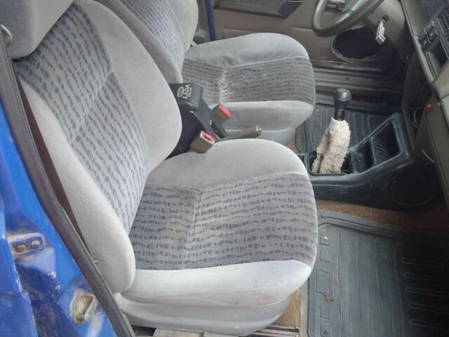 Синий Шкода Фаворит, объемом двигателя 1.3 л и пробегом 1000 тыс. км за 406 $, фото 4 на Automoto.ua