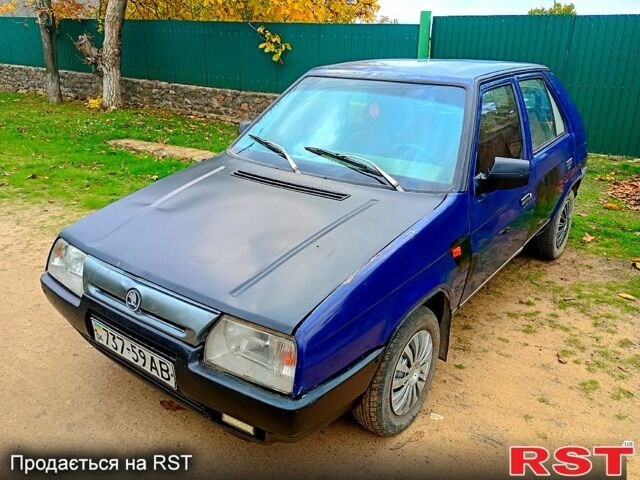 Синій Шкода Фаворит, об'ємом двигуна 1.3 л та пробігом 295 тис. км за 750 $, фото 2 на Automoto.ua