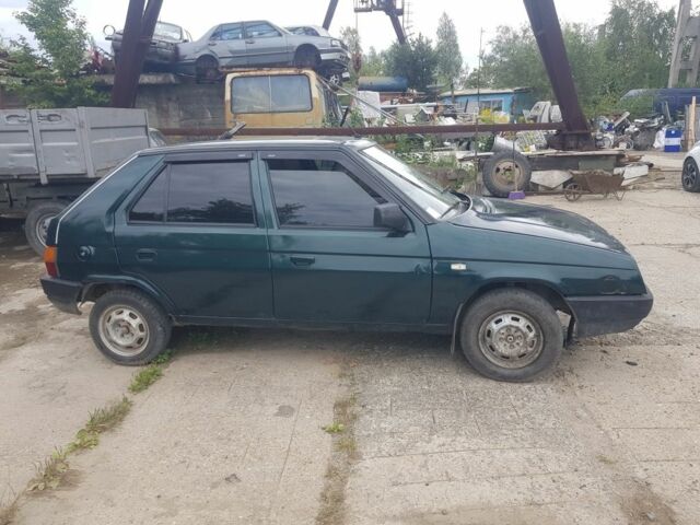 Зеленый Шкода Фаворит, объемом двигателя 1.3 л и пробегом 197 тыс. км за 500 $, фото 4 на Automoto.ua