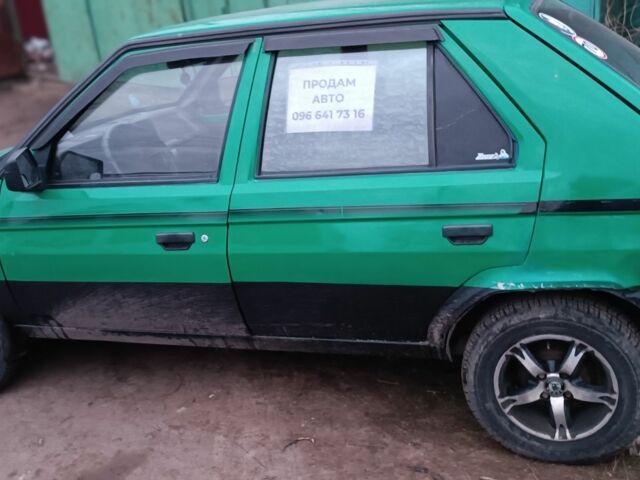 Зелений Шкода Фаворит, об'ємом двигуна 0 л та пробігом 13 тис. км за 1012 $, фото 3 на Automoto.ua