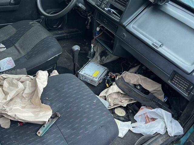 Зеленый Шкода Фаворит, объемом двигателя 1.3 л и пробегом 250 тыс. км за 355 $, фото 2 на Automoto.ua