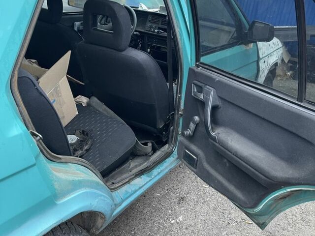 Зеленый Шкода Фаворит, объемом двигателя 1.3 л и пробегом 250 тыс. км за 355 $, фото 4 на Automoto.ua