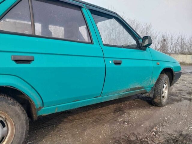 Зеленый Шкода Фаворит, объемом двигателя 1.3 л и пробегом 278 тыс. км за 1300 $, фото 5 на Automoto.ua