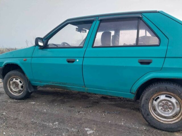 Зеленый Шкода Фаворит, объемом двигателя 1.3 л и пробегом 278 тыс. км за 1300 $, фото 4 на Automoto.ua