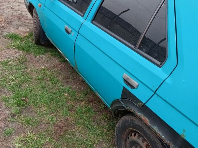 Зеленый Шкода Фаворит, объемом двигателя 1.3 л и пробегом 500 тыс. км за 900 $, фото 3 на Automoto.ua