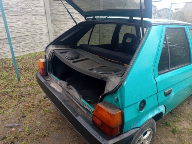 Зеленый Шкода Фаворит, объемом двигателя 1.3 л и пробегом 227 тыс. км за 500 $, фото 4 на Automoto.ua