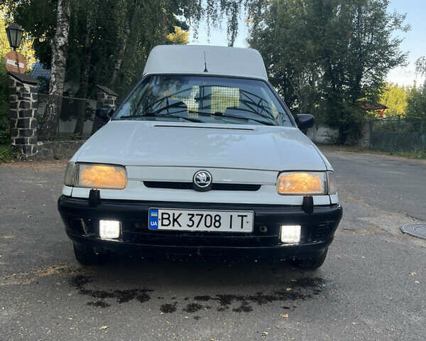 Белый Шкода Фелиция, объемом двигателя 1.9 л и пробегом 450 тыс. км за 2500 $, фото 2 на Automoto.ua