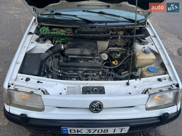 Белый Шкода Фелиция, объемом двигателя 1.9 л и пробегом 450 тыс. км за 2500 $, фото 9 на Automoto.ua