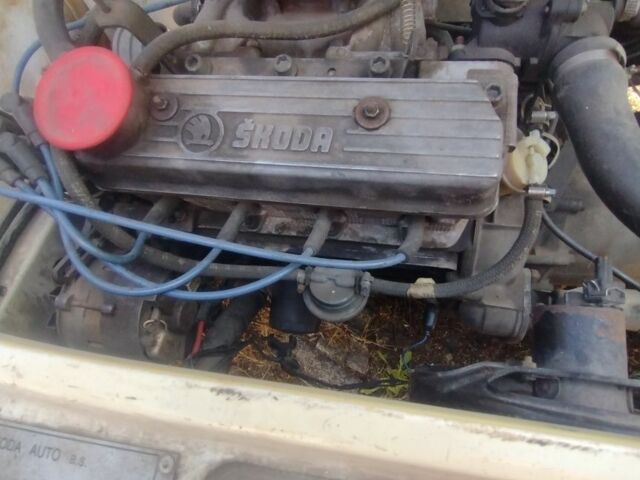 Белый Шкода Фелиция, объемом двигателя 1.3 л и пробегом 500 тыс. км за 200 $, фото 3 на Automoto.ua