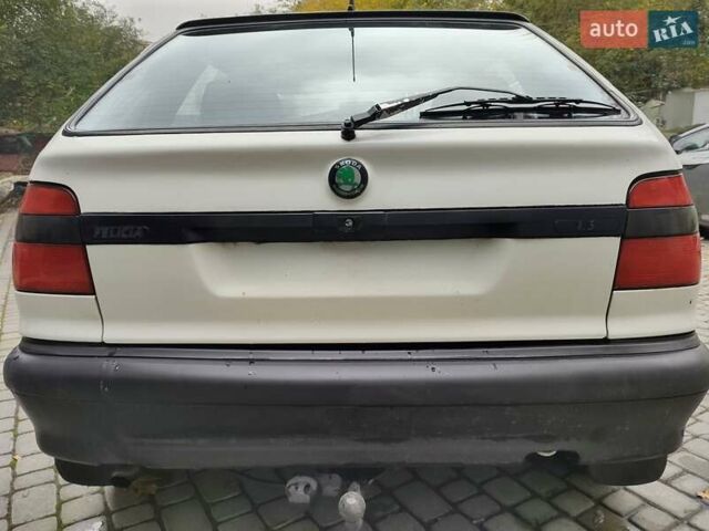 Білий Шкода Феліція, об'ємом двигуна 1.3 л та пробігом 100 тис. км за 1900 $, фото 4 на Automoto.ua