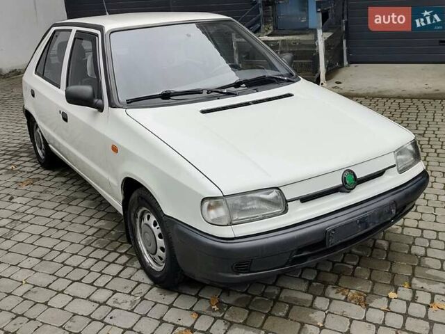 Білий Шкода Феліція, об'ємом двигуна 1.3 л та пробігом 100 тис. км за 1900 $, фото 1 на Automoto.ua
