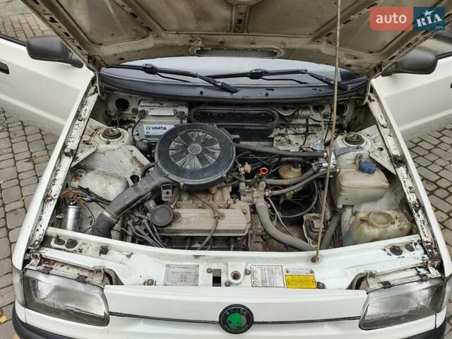 Білий Шкода Феліція, об'ємом двигуна 1.3 л та пробігом 100 тис. км за 1900 $, фото 3 на Automoto.ua
