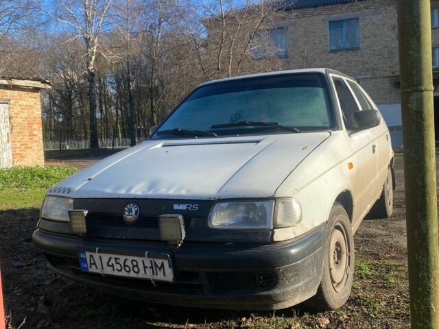 Белый Шкода Фелиция, объемом двигателя 1.6 л и пробегом 200 тыс. км за 1000 $, фото 1 на Automoto.ua