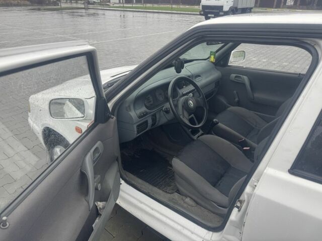 Белый Шкода Фелиция, объемом двигателя 1.3 л и пробегом 340 тыс. км за 500 $, фото 11 на Automoto.ua