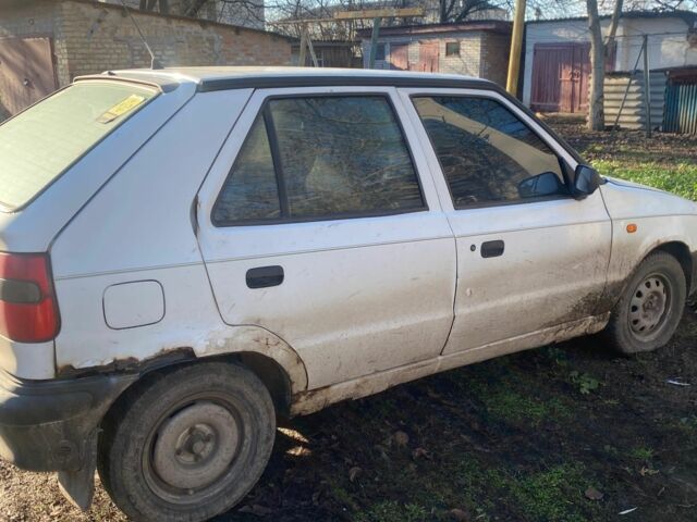 Белый Шкода Фелиция, объемом двигателя 1.6 л и пробегом 200 тыс. км за 1000 $, фото 2 на Automoto.ua