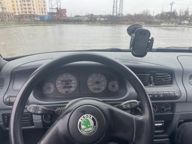 Белый Шкода Фелиция, объемом двигателя 1.3 л и пробегом 340 тыс. км за 500 $, фото 7 на Automoto.ua