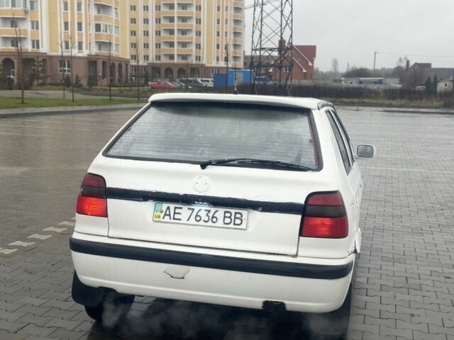 Белый Шкода Фелиция, объемом двигателя 1.3 л и пробегом 340 тыс. км за 500 $, фото 2 на Automoto.ua