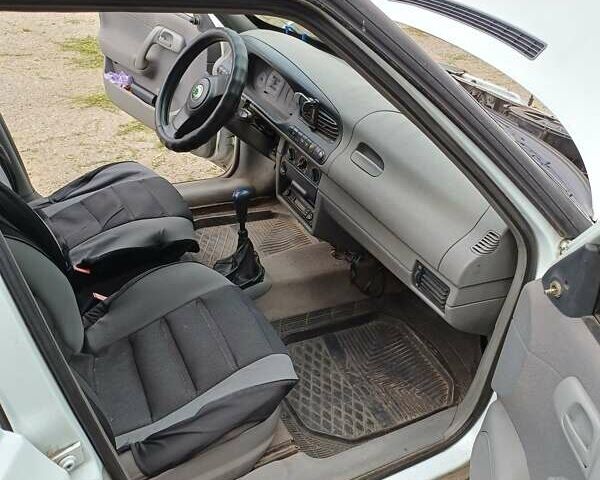 Білий Шкода Феліція, об'ємом двигуна 1.3 л та пробігом 285 тис. км за 1000 $, фото 24 на Automoto.ua