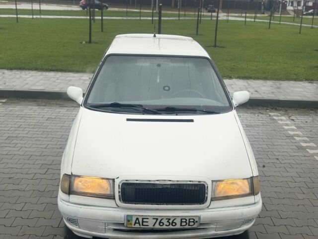 Белый Шкода Фелиция, объемом двигателя 1.3 л и пробегом 340 тыс. км за 500 $, фото 3 на Automoto.ua