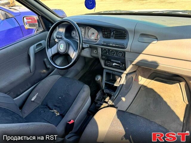 Білий Шкода Феліція, об'ємом двигуна 1.6 л та пробігом 280 тис. км за 1600 $, фото 3 на Automoto.ua