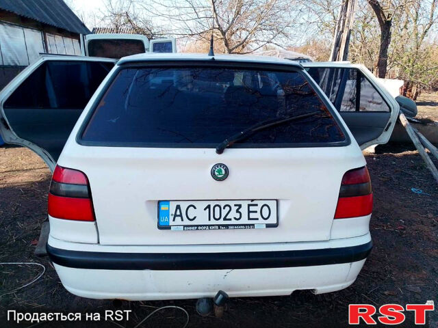 Білий Шкода Феліція, об'ємом двигуна 1.3 л та пробігом 230 тис. км за 1500 $, фото 2 на Automoto.ua