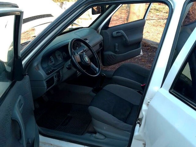 Білий Шкода Феліція, об'ємом двигуна 1.3 л та пробігом 230 тис. км за 1500 $, фото 1 на Automoto.ua