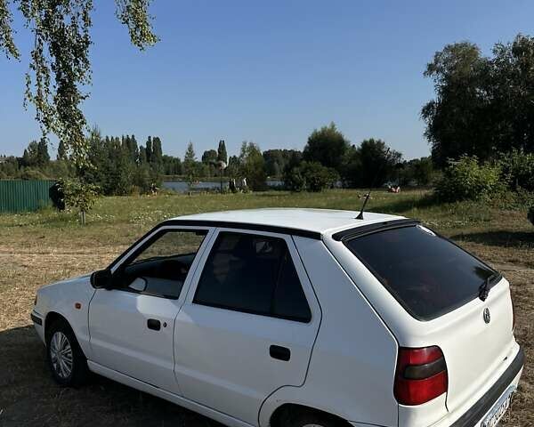 Белый Шкода Фелиция, объемом двигателя 1.3 л и пробегом 340 тыс. км за 1550 $, фото 5 на Automoto.ua