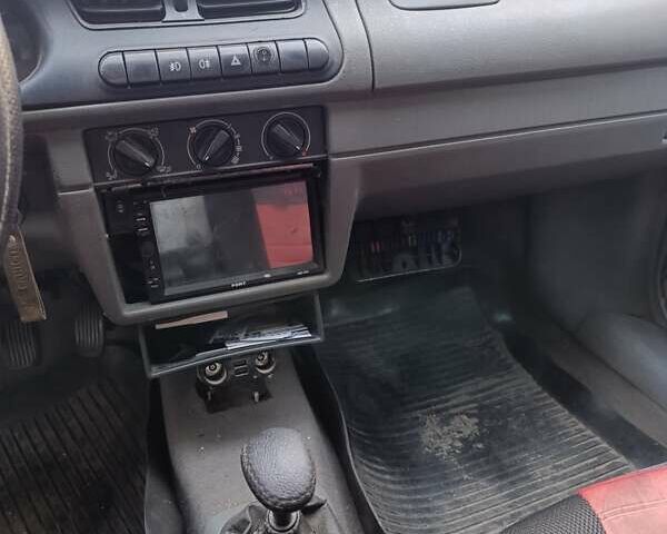 Белый Шкода Фелиция, объемом двигателя 1.3 л и пробегом 313 тыс. км за 1200 $, фото 6 на Automoto.ua