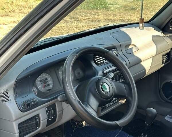 Белый Шкода Фелиция, объемом двигателя 1.3 л и пробегом 339 тыс. км за 1600 $, фото 1 на Automoto.ua