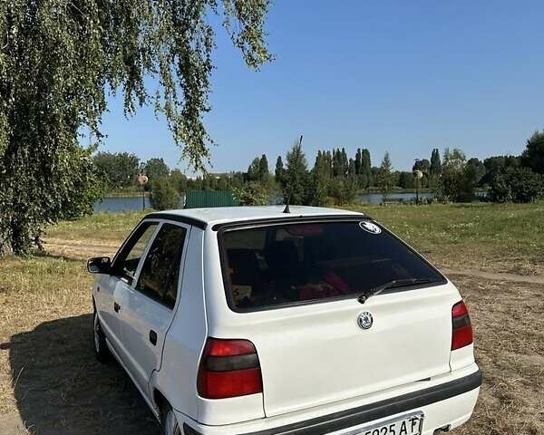 Белый Шкода Фелиция, объемом двигателя 1.3 л и пробегом 339 тыс. км за 1600 $, фото 4 на Automoto.ua
