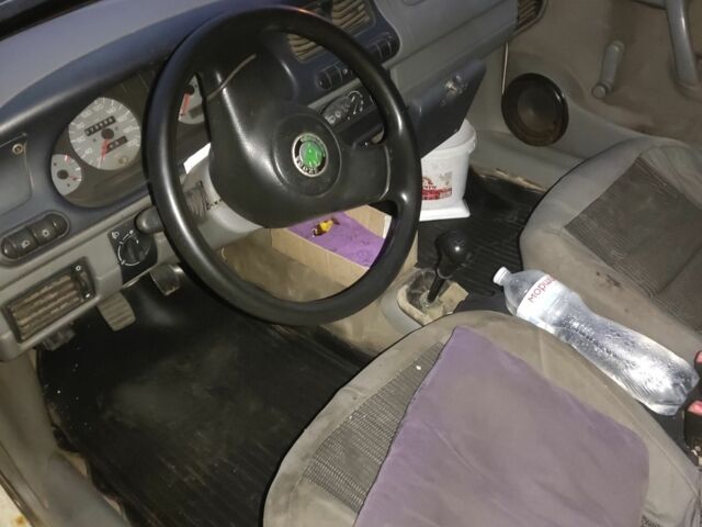 Білий Шкода Феліція, об'ємом двигуна 1.3 л та пробігом 100 тис. км за 1000 $, фото 1 на Automoto.ua