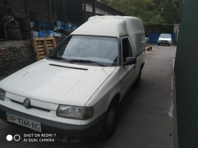 Белый Шкода Фелиция, объемом двигателя 1.3 л и пробегом 180 тыс. км за 1100 $, фото 7 на Automoto.ua