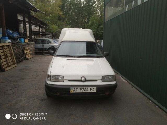 Белый Шкода Фелиция, объемом двигателя 1.3 л и пробегом 180 тыс. км за 1100 $, фото 2 на Automoto.ua