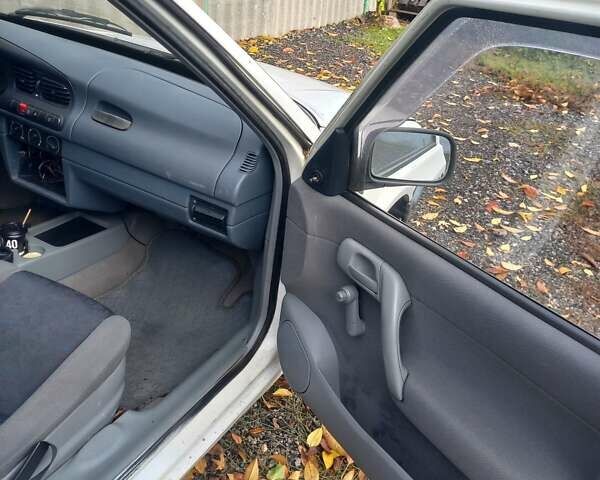 Белый Шкода Фелиция, объемом двигателя 1.3 л и пробегом 190 тыс. км за 2000 $, фото 5 на Automoto.ua